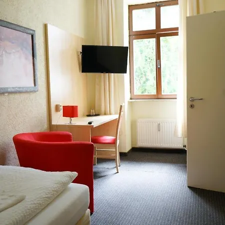 מלון Gaestehaus Lisakowski Am Brautwiesenpark 3*