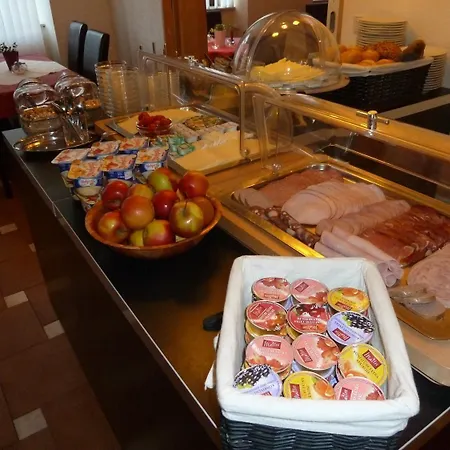 Gaestehaus Lisakowski Am Brautwiesenpark מלון 3*