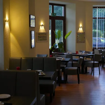 ホテル Gaestehaus Lisakowski Am Brautwiesenpark